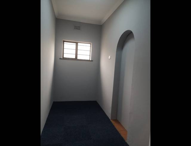 105M² BUSINESS CENTRE TO LET IN SYDENHAM